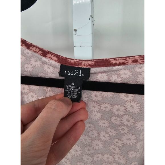 Y2K Rue 21 Womens Sz XL Short Sleeve Crop Top T Shirt Burgundy Daisy Floral - Picture 2 of 3